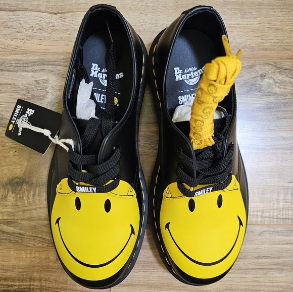 Dr. Martens x Smiley® 1461 Derby, ladies US 7, mens US 6 - Picture 2 of 9